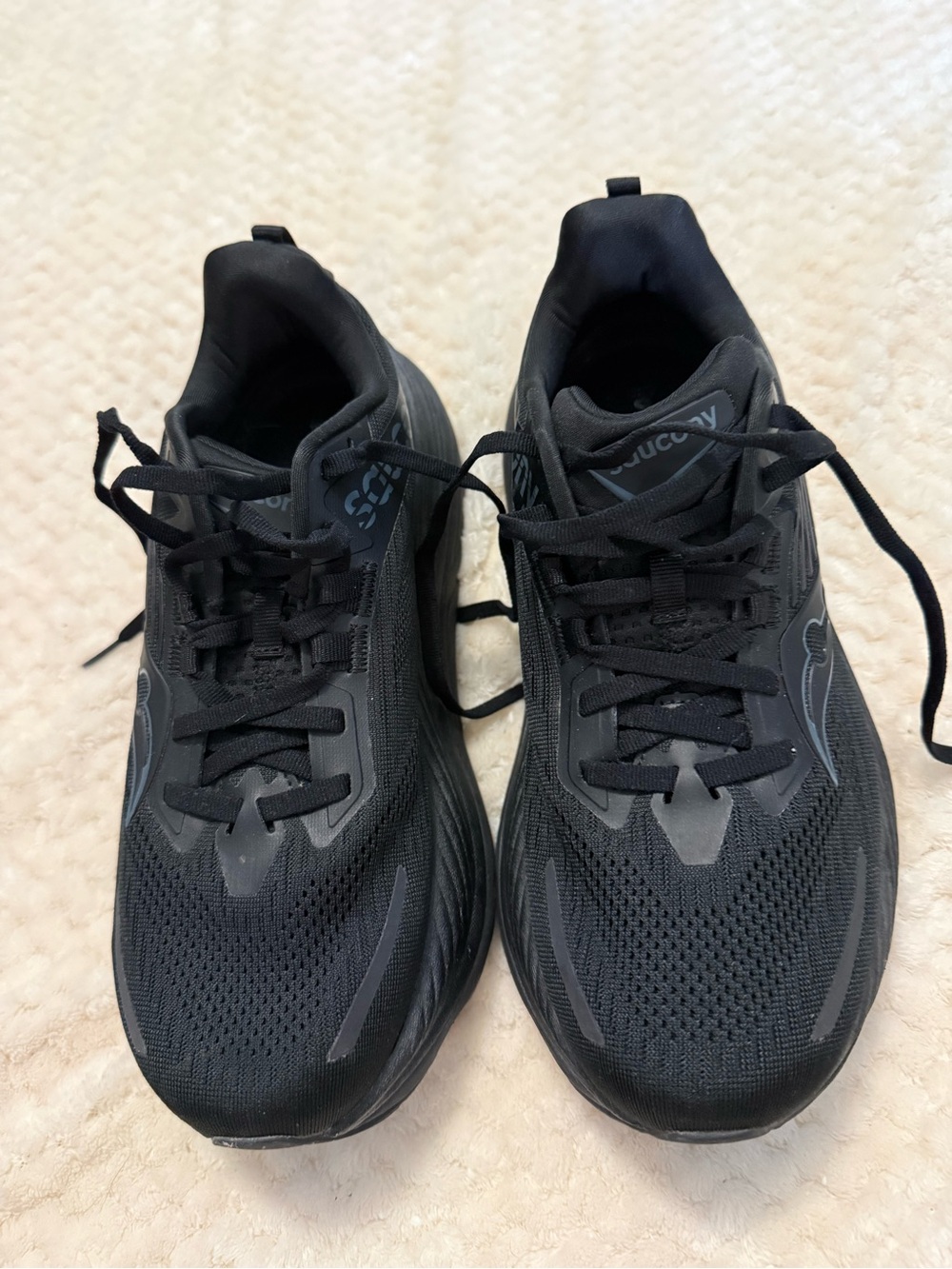 Saucony Hurricane 24 Black Running Shoes Women’s Size 9